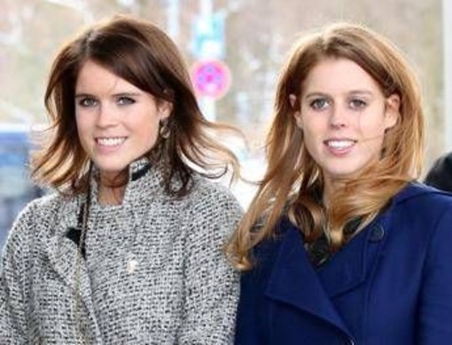 Re Carlo evita Andrew ma tiene a Beatrice ed Eugenia, come scorre la vita della famiglia reale Re Carlo evita Andrew ma tiene a Beatrice ed Eugenia, come scorre la vita della famiglia reale