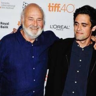 Omicidio regista Rob Reiner e moglie, il figlio Nick e quella stanza d'albergo piena di sangue