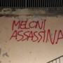'Meloni assassina', scritta choc in centro a Castiglioncello 'Meloni assassina', scritta choc in centro a Castiglioncello