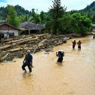 Asia, sud-est in ginocchio per alluvioni: 1.300 vittime ed emergenza cibo