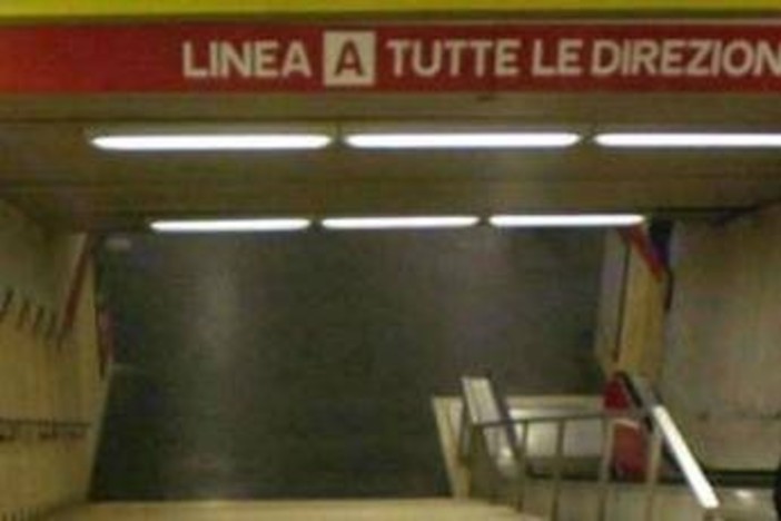 Roma, 28enne investito da metro a Baldo degli Ubaldi: estratto vivo dai binari Roma, 28enne investito da metro a Baldo degli Ubaldi: estratto vivo dai binari