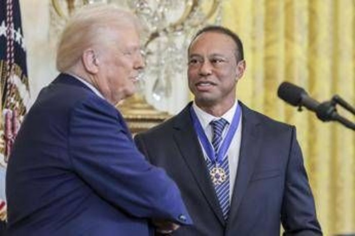 Tiger Woods alla polizia dopo l'incidente: "Ero al telefono con Trump" Tiger Woods alla polizia dopo l'incidente: "Ero al telefono con Trump"