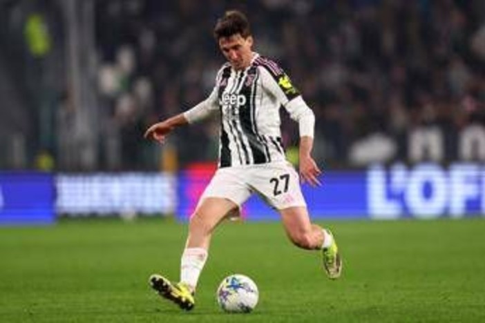 Cambiaso trattiene Ekkelenkamp, arbitro non fischia rigore: proteste in Udinese-Juventus