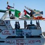 Flotilla per Gaza: "Intercettati da motoscafi israeliani". Farnesina chiede informazioni a Tel Aviv