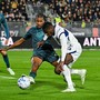 L’Inter passa a Venezia con 2 autogol, Lazio agganciata in testa L’Inter passa a Venezia con 2 autogol, Lazio agganciata in testa