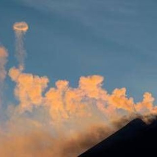 Etna, allerta gialla per la colata di lava: "Non c'è pericolo per centri abitati"