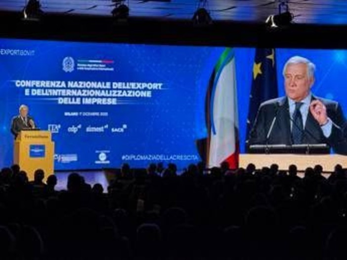Tajani: "Export in crescita, 700 miliardi entro 2027"