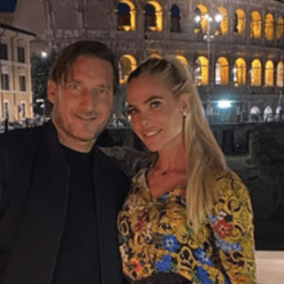 Totti riscrive la storia: "La maglia '6 unica'? Non era dedicata a Ilary Blasi" Totti riscrive la storia: "La maglia '6 unica'? Non era dedicata a Ilary Blasi"