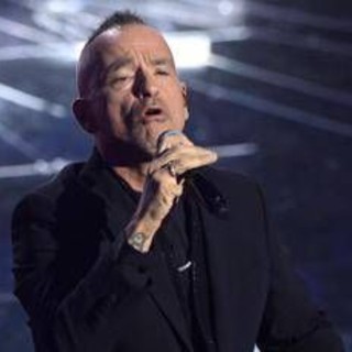 Eros Ramazzotti, è giallo sul duetto top secret nel nuovo album Eros Ramazzotti, è giallo sul duetto top secret nel nuovo album