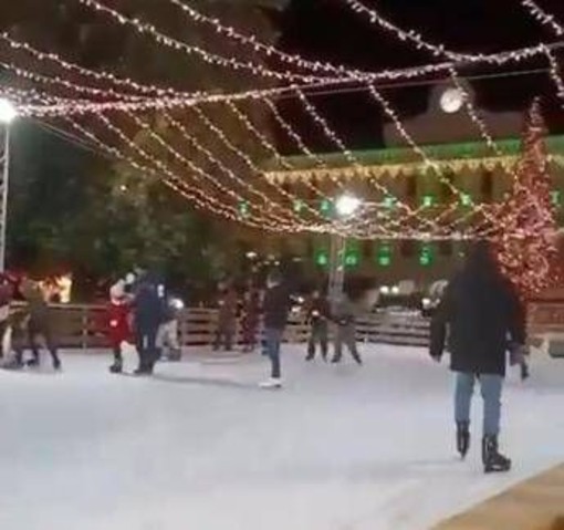 Campobasso, si pattina sulle note di Faccetta Nera: scoppia la polemica Campobasso, si pattina sulle note di Faccetta Nera: scoppia la polemica