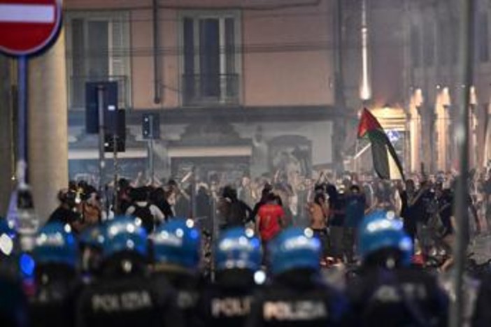 Caso Fakir, le reazioni all'intervista al poliziotto. Fratelli d'Italia: "Lepore deve dimettersi" Caso Fakir, le reazioni all'intervista al poliziotto. Fratelli d'Italia: "Lepore deve dimettersi"