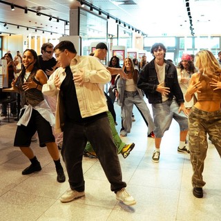 McDonald’s, la “Salvaeuro Wallet Dance” contagia i ristoranti d’Italia