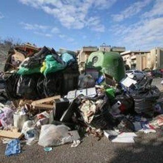 Raccolta differenziata, dalle scarpe allo spazzolino elettrico: errori più comuni Raccolta differenziata, dalle scarpe allo spazzolino elettrico: errori più comuni