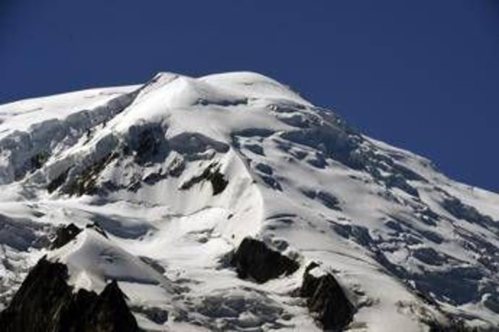 Monte Bianco è più basso, l'allarme degli esperti: perché e di quanto Monte Bianco è più basso, l'allarme degli esperti: perché e di quanto