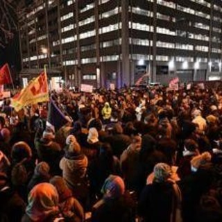 Tensione a Minneapolis, 37enne ucciso da agente federale. Testimone: "Pretti era disarmato" Tensione a Minneapolis, 37enne ucciso da agente federale. Testimone: "Pretti era disarmato"