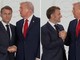 Trump e Macron, il balletto per la solita stretta di mano extralarge