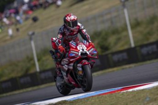 Bagnaia vince sprint MotoGp in Repubblica Ceca, cade Bezzecchi: ordine di arrivo e classifica piloti aggiornata Bagnaia vince sprint MotoGp in Repubblica Ceca, cade Bezzecchi: ordine di arrivo e classifica piloti aggiornata
