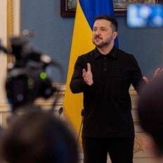 Ucraina, raid russi su Kiev nella notte. Zelensky: "Italia potrebbe essere la prossima"