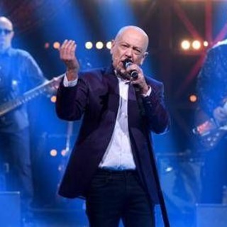 Enrico Ruggeri come sta dopo l'operazione: "Ora inizia il silenzio"