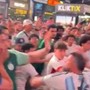 Mondiali, follia a New York: rissa tra tifosi di Argentina e Algeria Mondiali, follia a New York: rissa tra tifosi di Argentina e Algeria