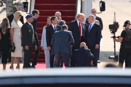 Trump arrivato alla Knesset. A Netanyahu e Herzog: "E' il vostro giorno migliore"