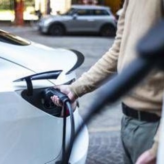Incentivi auto elettriche, dal 22 ottobre via alle richieste Incentivi auto elettriche, dal 22 ottobre via alle richieste