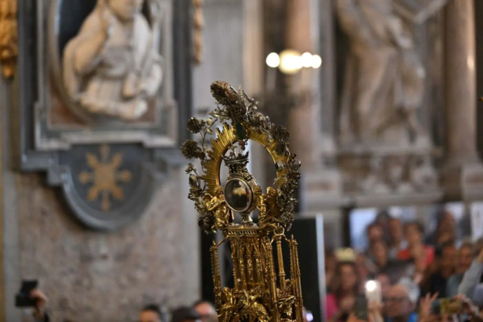 A Napoli si ripete il miracolo della liquefazione del sangue di San Gennaro