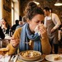 Naso che cola mentre si mangia? Ecco perché, 3 consigli pratici Naso che cola mentre si mangia? Ecco perché, 3 consigli pratici