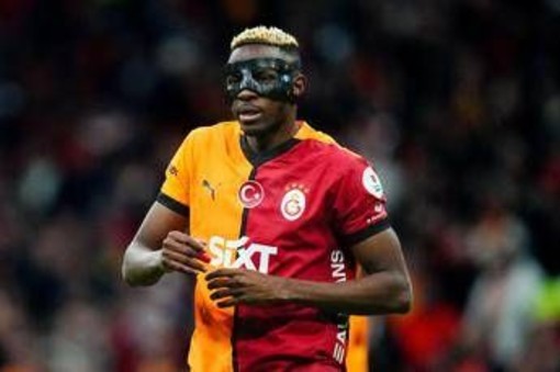 Osimhen non paga rate dell'auto, Mercedes denuncia: debito da 90mila euro