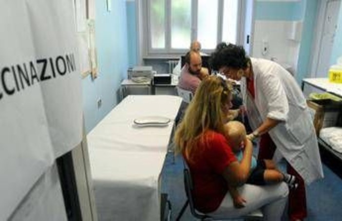 Tumori, nelle Marche 11mila casi l'anno, Aiom 'ogni paziente si sottoponga a 5 vaccinazioni' Tumori, nelle Marche 11mila casi l'anno, Aiom 'ogni paziente si sottoponga a 5 vaccinazioni'