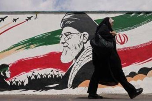 Iran, Nyt: "Teheran propone a Usa piano 7 giorni per fine guerra e riapertura Hormuz"