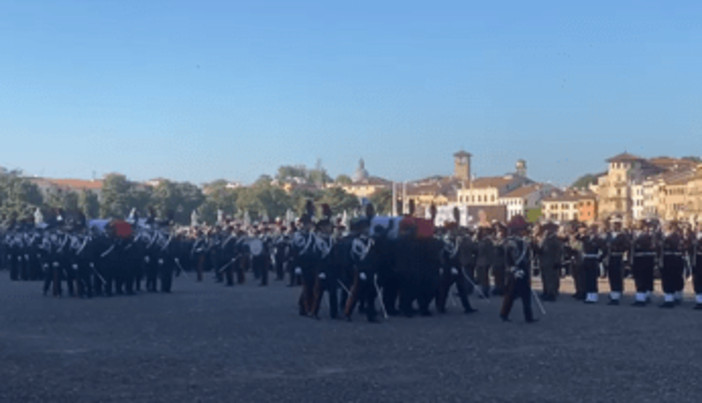 Padova, Meloni e Mattarella ai funerali di Stato dei tre carabinieri morti a Castel D'Azzano
