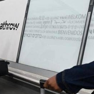 Spray al peperoncino su diverse persone a Heathrow, fermato un uomo