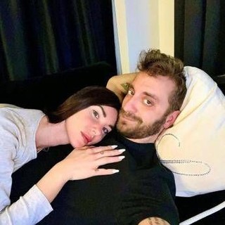 Bianca Atzei, il post social che 'cancella' Stefano Corti: lui replica così