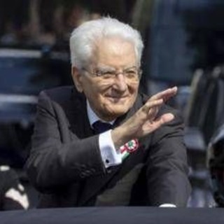 Mattarella: "Da Presidente vedo nel Paese applicati principi della Repubblica. Italia avrà giovamento dal coraggio dei giovani" Mattarella: "Da Presidente vedo nel Paese applicati principi della Repubblica. Italia avrà giovamento dal coraggio dei giovani"