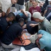 Edificio crolla nella a Gaza, almeno 11 morti: "50 bambini tra le 100 persone intrappolate, stavano dormendo"