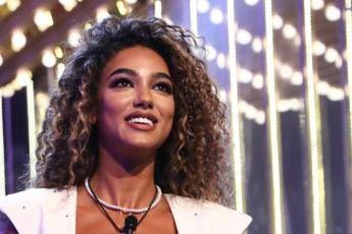 Samira Lui oggi a Verissimo: il padre assente, l'amore con Luigi e il successo Samira Lui oggi a Verissimo: il padre assente, l'amore con Luigi e il successo