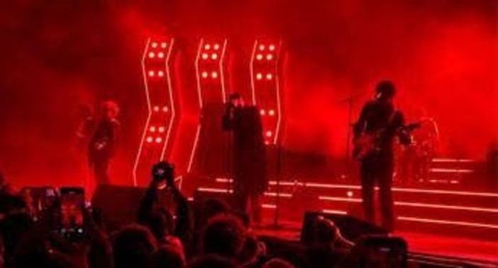 The Strokes, a Bologna anche 'Bella ciao' per una band che non vuole piacere a tutti i costi The Strokes, a Bologna anche 'Bella ciao' per una band che non vuole piacere a tutti i costi