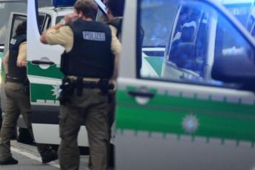 Germania, due persone uccise in una scuola nel Brandeburgo: arrestato sospetto Germania, due persone uccise in una scuola nel Brandeburgo: arrestato sospetto