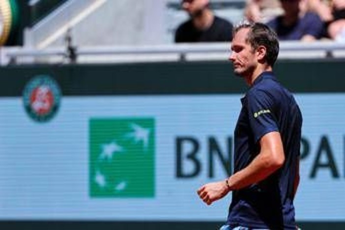 Sorpresa al Roland Garros, Medvedev subito eliminato: niente big match con Sinner in semifinale Sorpresa al Roland Garros, Medvedev subito eliminato: niente big match con Sinner in semifinale