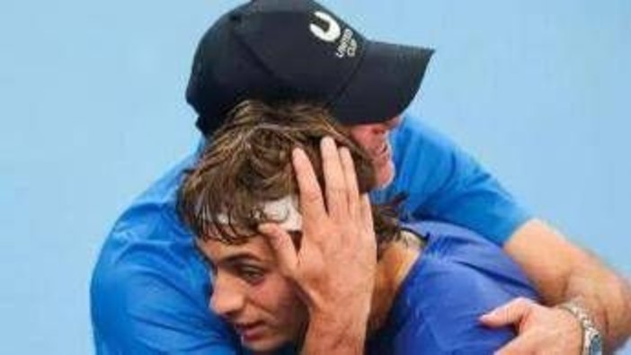 Australian Open, tennisti in crisi tra caldo e dolori. Bassetti: "Condizioni perfette per i virus"