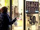 Cosa succede al cervello durante il Black Friday? La scienza svela perché compriamo troppo Cosa succede al cervello durante il Black Friday? La scienza svela perché compriamo troppo