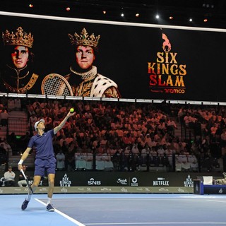 Sinner batte Alcaraz in finale e vince il “Six Kings Slam”