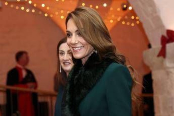 Famiglia reale, tensioni a Natale: Kate al centro dell'attenzione e Camilla messa da parte Famiglia reale, tensioni a Natale: Kate al centro dell'attenzione e Camilla messa da parte
