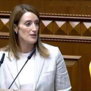 Ucraina, l'annuncio di Metsola: "Parlamento europeo aprirà sede permanente a Kiev" Ucraina, l'annuncio di Metsola: "Parlamento europeo aprirà sede permanente a Kiev"
