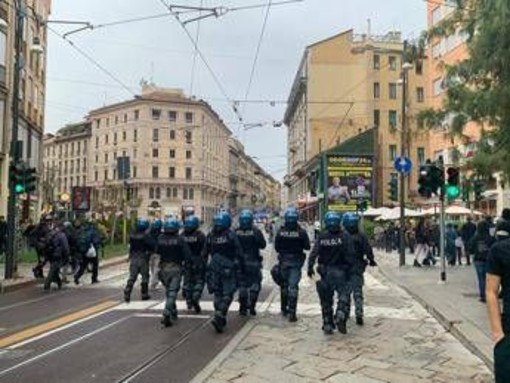 Scontri ai cortei, Mattarella: "Ovunque violenze inaccettabili, solidarietà alle forze dell'ordine" Scontri ai cortei, Mattarella: "Ovunque violenze inaccettabili, solidarietà alle forze dell'ordine"