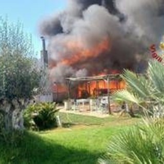 Incendio in uno stabilimento di Maccarese: in fiamme la 'Rambla Beach' Incendio in uno stabilimento di Maccarese: in fiamme la 'Rambla Beach'