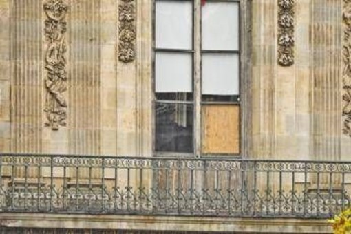 Furto al Louvre, ecco quanto valevano i gioielli della corona: la stima della procura di Parigi Furto al Louvre, ecco quanto valevano i gioielli della corona: la stima della procura di Parigi