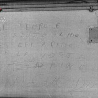 A Napoli arrestato 44enne per maltrattamenti all'ex moglie, sul muro aveva scritto: "Il tempo è scaduto vi uccido"