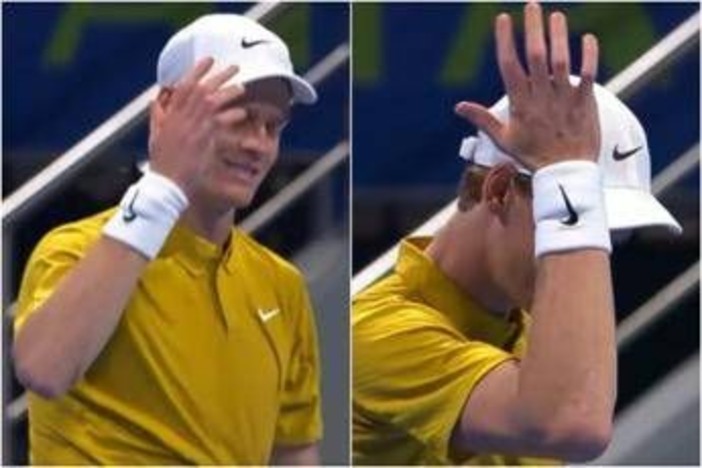 Prima sbaglia, poi si colpisce la testa: Sinner 'stizzito' a Doha